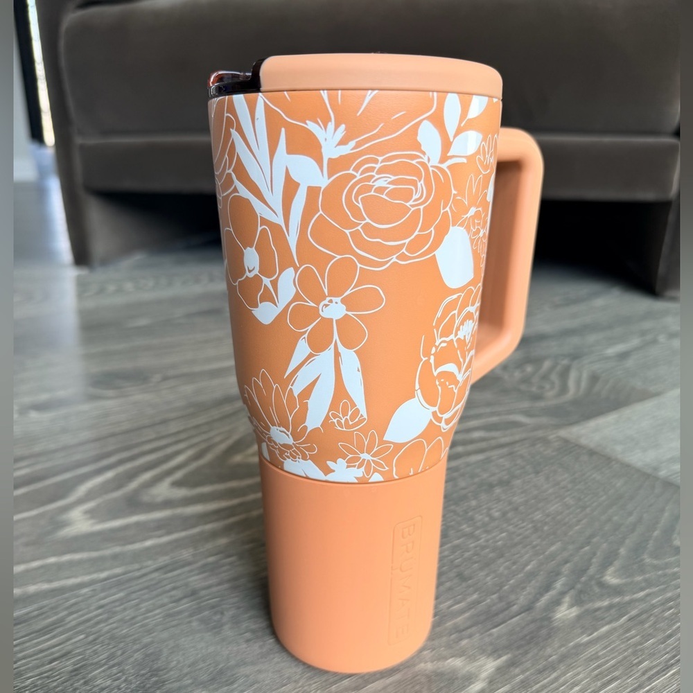 Brumate x Holley Gabrielle Muv 35oz Tumbler in Floral Sandstone Bloom